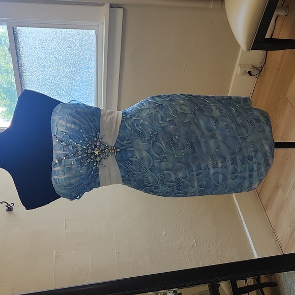 Size 4, Homecoming/pageant/prom cocktail avail w or w/o removable waist train! - Picture 3 of 10